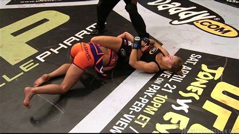 Ronda Rousey Breaks Misha Tate S Arm With Armbar Video Med Billeder