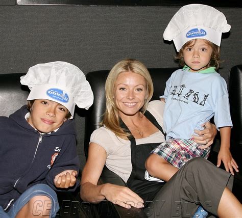 Kelly Ripa And Her Sons Celebrity Kids Cute Celebrities Celebrity