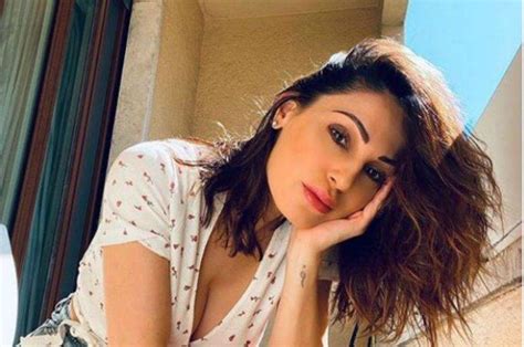 Jun 23, 2021 · anna tatangelo oggi è intervenuta sulla questione dell'ingerenza dello stato vaticano sull'approvazione di una legge nel nostro paese mentre il primo. Anna Tatangelo: il top si apre tutto mentre si abbassa, lo ...