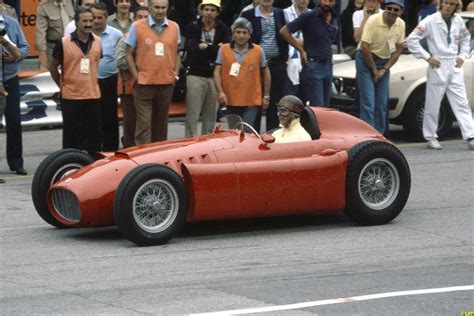 Fangio — juan manuel fangio juan manuel fangio naissance 24 juin 1911 balcarce (argentine) fangio — a person driving dangerously or recklessly, in honour of the former f1 world champion juan. Juan Manuel Fangio, Lancia-Ferrari D50, 1956 | Vintage ...
