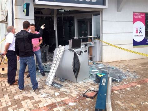 g1 ladrões explodem caixa eletrônico e fogem com r 4 mil assista ao vídeo notícias em