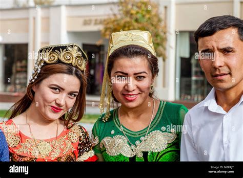 Traditional Women In Samarkand Uzbekistan Fotograf As E Im Genes De Alta Resoluci N Alamy