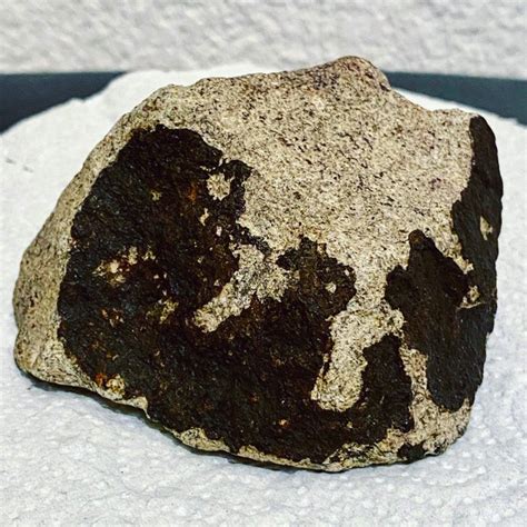 Eucrite Nwa 7334 Hed Achondrite Meteorite 6×9×10 Cm 390 Catawiki