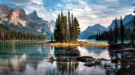 Spirit Island In Maligne Lake Jasper National Park Alberta Bing