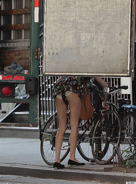 10 Girls Who Failed At Bending Over In Public Quizai