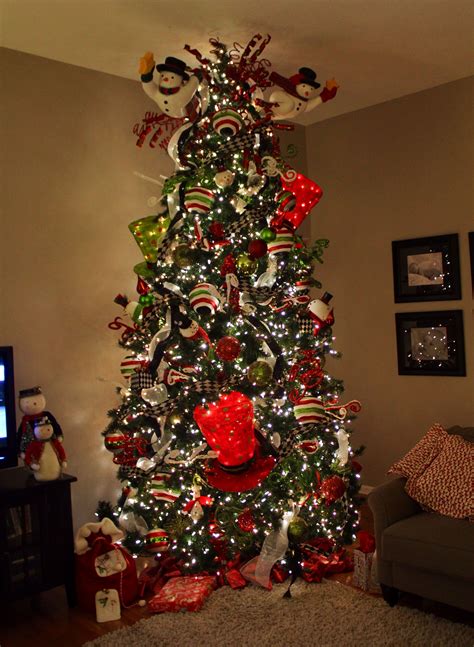 10 Christmas Tree With Big Ornaments Decoomo
