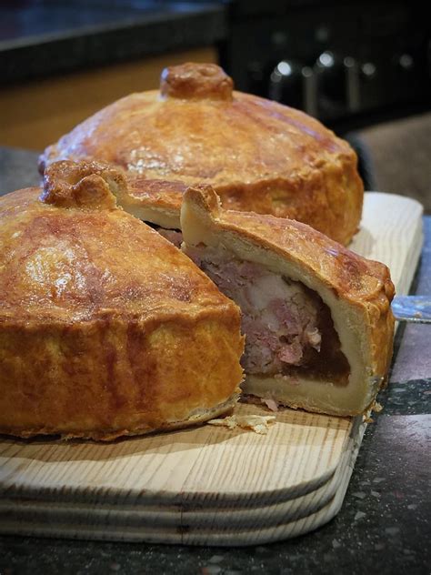 Traditional British Hand Raised Pork Pie Receita Elizabeths Kitchen Diary Progetto 7 Lune