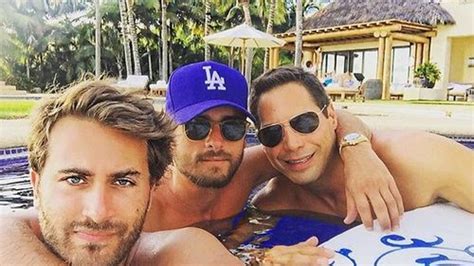 Scott Disick Hangs Out With Pals In Mexico While Kourtney Kardashian