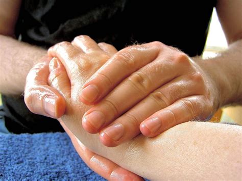 Mix the oils in the jar and cap tightly. Castor Oil and Almond Oil - Which Is Better for You ...