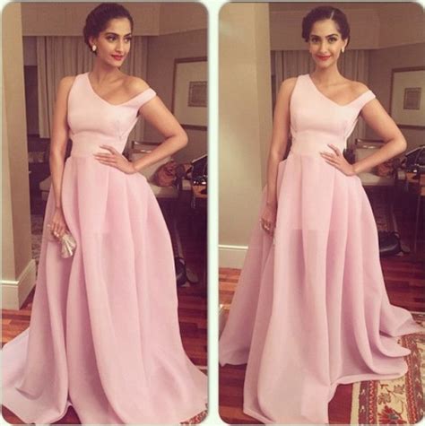 Fashion Diva Sonam Kapoor Dresses Glitzyworld