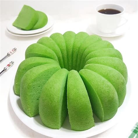 Berikut ini resep bolu kukus yang bisa parents coba di rumah. Resep Bolu Kukus Pandan, Lembut, Warna Cantik, Tanpa Ribet ...