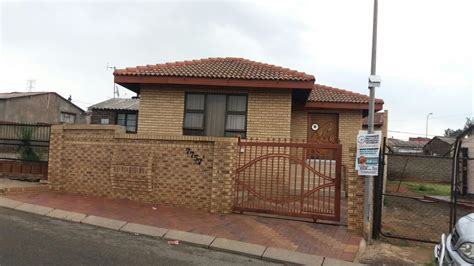 2 bedroom house to rent in protea glen rental property available at r 4500. House For Sale in DIEPKLOOF ZONE 2, SOWETO for R 699 000 ...
