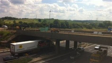 M1 In Bedfordshire Reopens After Bridge Removed Bbc News