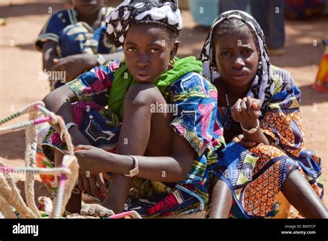 Fulani Girl In The Market Hi Res Stock Photography And Images Alamy