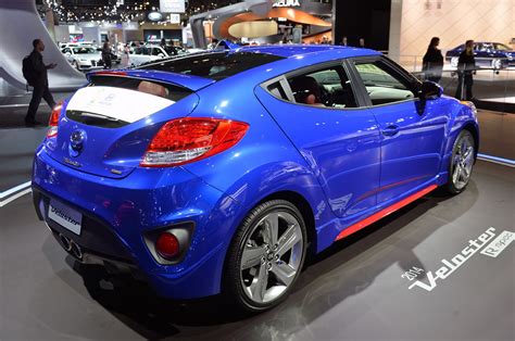 This new custom car sits on the base of a 2013 hyundai veloster, but hyundai brought in famed car tuner, john pangilinan, to help tweak it just a little bit. 2014 Hyundai Veloster Turbo R-Spec: LA 2013 Photos | Drag Race