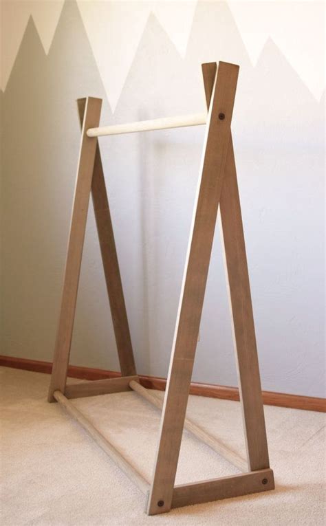 Pin By Max Ananias Cid On Móveis Wood Clothing Rack Wood Clothes
