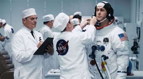 Review First Man Is An Apolitical Look Into One Of Historys Biggest