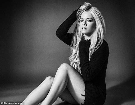 Avril Lavigne New Album Complicated Singer To Release Head Above Water