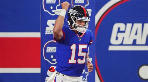 Tommy Devitos Agent Breaks Down Viral Kiss With Qbs Dad In Giants Win The Verde Independent