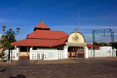 Mojokerto terkenal akan situs purbakalanya yang penuh dengan nilai sejarah. PAKET WISATA RELIGI DI YOGYAKARTA, TEMPAT WISATA MURAH ...