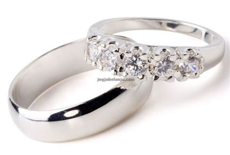 Cincin lamaran bukanlah alasan untuk menerima suatu lamaran! Persiapan Acara Lamaran atau Pertunangan | Dilly Sally