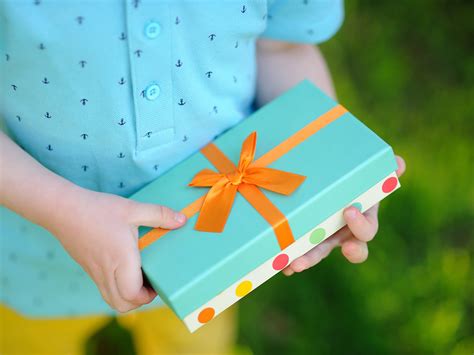 In this case, you'll want to buy lightweight gifts to send overseas or the postage can get very expensive! Great Gifts for Teachers | Scholastic | Parents