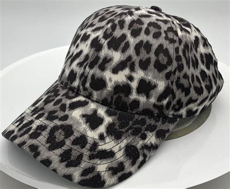 Wholesale In Stock Blank Leopard 6 Panel Baseball Caps And Hats Custom