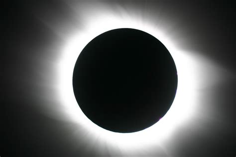 Total Solar Eclipse Due In Four Short Years — Earthshine