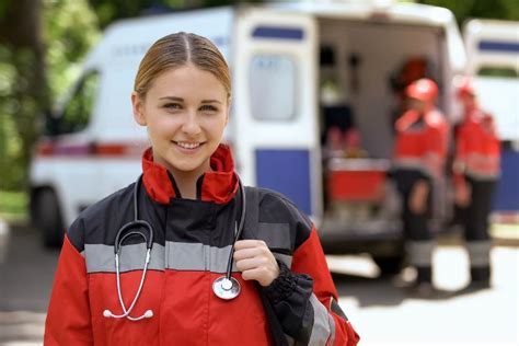 How To Become A Paramedic In 3 Steps