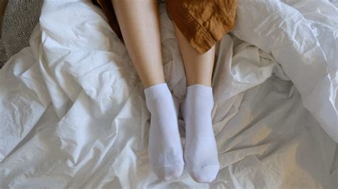 Sleeping With Socks On Should You Sleep With Socks On