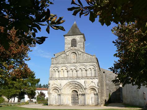 Eglise Romane De Chadenac Près De Pons Remarquable édifice Du 12ème