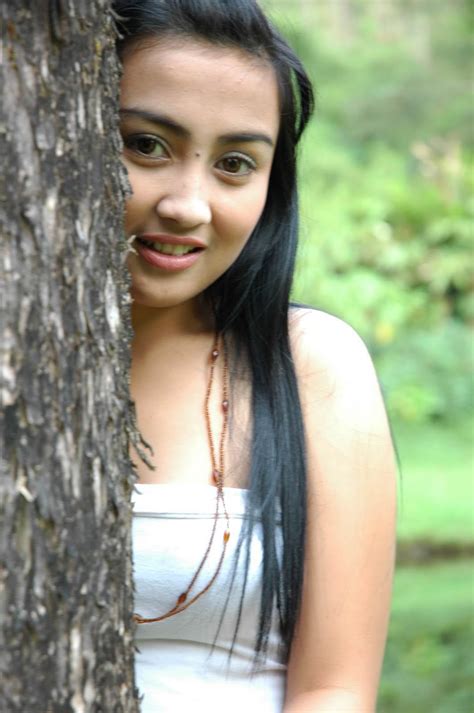 Bella is cewek abg that has cute and beautifull face. Photo Cewek Sexy: cewek hot : high resolution indonesia model