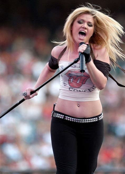 Kelly Clarkson Clarifies Comments About Body Image Ive Never Contemplated Suicide Because Of