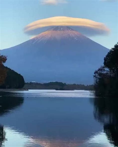 Lenticular Cloud Over Mt Fuji Scrolller
