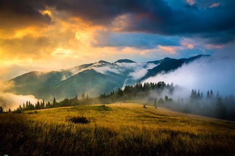 Фотография Карпаты Украина Горы Природа Небо Пейзаж 2560x1708