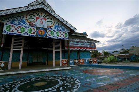 Selain dijadikan bahan pembuatan pagar, kayu ulin juga kerap digunakan untuk pembuatan trap atau. Sejarah dan Filosofi Rumah Adat Kalimantan Timur ...