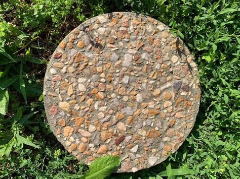 Hand Made 18 Inch Round Texas Blend Pea Gravel Stepping Stone 2 Inch