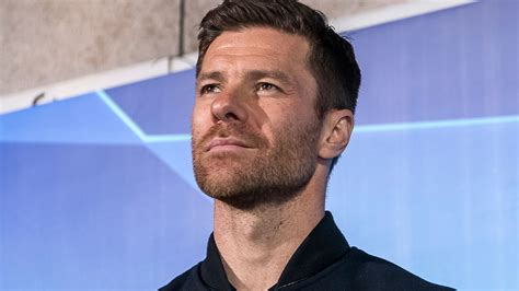 Xabi Alonso Former Liverpool Midfielder Extends Deal As Real Sociedad