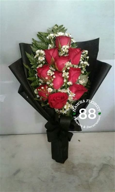 Jual rangkaian bunga atau buket bunga segar dengan kualitas terbaik dan harga murah untuk dijadikan hadiah cantik. Terbaru 27+ Bunga Mawar Merah Buket - Gambar Bunga Indah