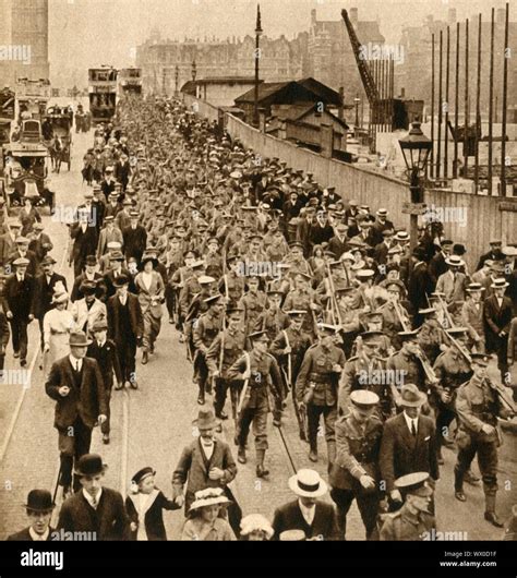 Soldados Marchando En La Primera Guerra Mundial Fotografías E Imágenes