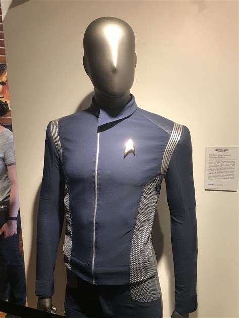 Sdcc 2017 Star Trek Discovery Costumes And Props Will Probably Piss