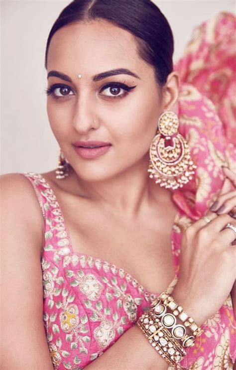 Pin By 퀸 ♏️ On ️sonakshi Sinha ️ Sonakshi Sinha Fashionista Clothes Wedding Bridal Jewellery