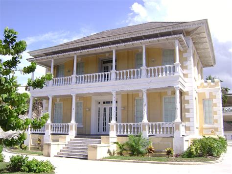 What are colonial style houses? Plantation Style House | V. Vasquez | Flickr