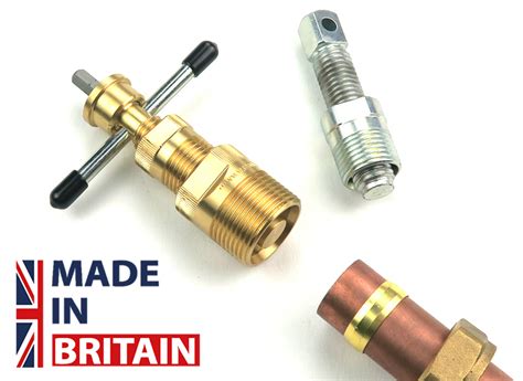A common material used in plumbing, copper pipe fittings are a staple for any plumber. Joining, Expanding & Compression Fitting - Monument Tools
