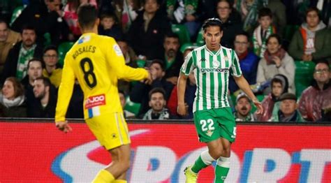 José andrés guardado hernández, es un futbolista mexicano naturalizado español,2 juega como centrocampista y su actual equipo es el real betis balompié de la primera división de españa y la. GUARDADO DEFIENDE A LAINEZ - Alma Rosa