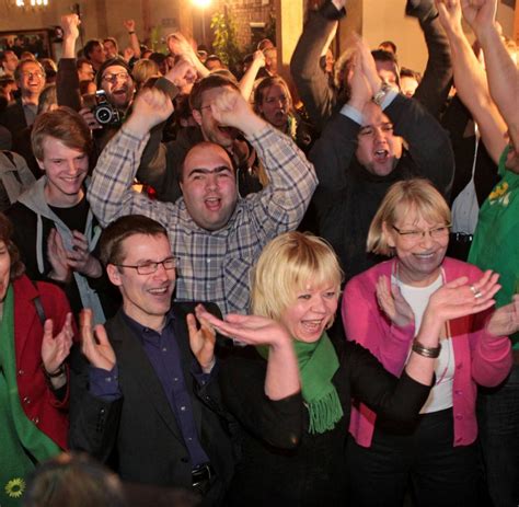 Rechnerisch möglich wäre ein bündnis von cdu, spd und grünen, wegen der parteifarben auch. Wahl in Sachsen-Anhalt: CDU stärkste Partei, Linke vor der ...