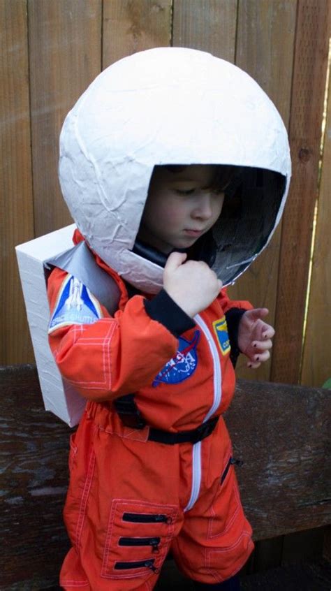 It's fun to get started, but you want to stay safe so that you can enjoy your amazing creation! A (Sort of) Homemade Astronaut Costume | Something Made Different | Déguisement halloween fait ...
