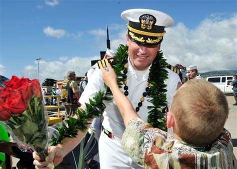 Heartwarming Photos Of Hawaiis Military Reuniting With Loved Ones