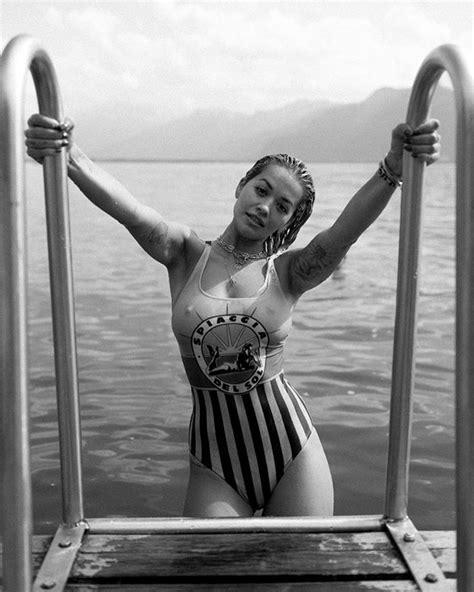 RITA ORA Ritaora Fotos Y Videos De Instagram Bikinis Rita Ora Swimsuits Hot