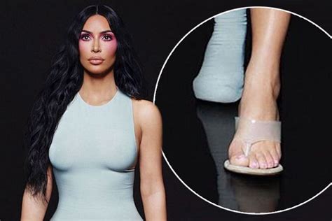 Kim Kardashian And Kylie Jenner Left With 6 Toes In Embarrassing Photoshop Fail Daily Star